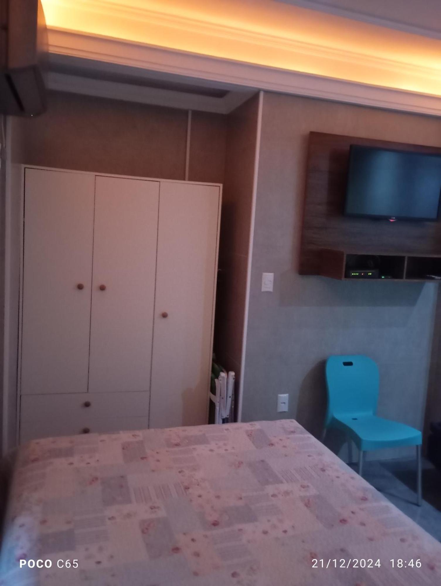 Kitnet Central: Beachside Comfort With Entertainment & Dining Balneario Camboriu