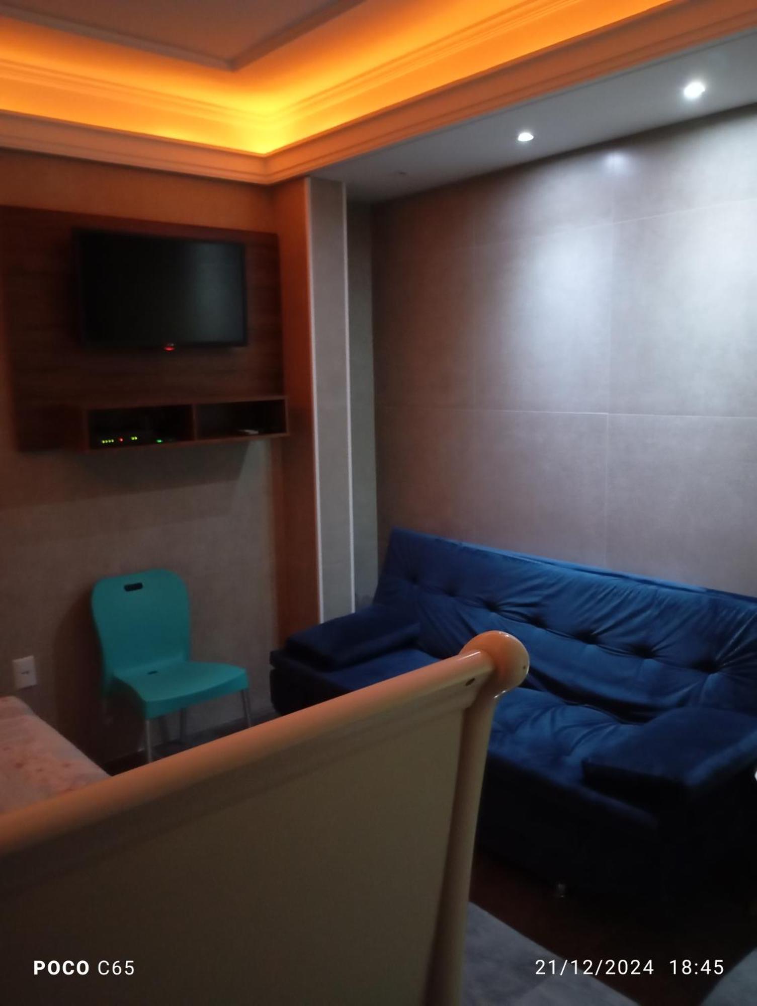 Kitnet Central: Beachside Comfort With Entertainment & Dining * Balneario Camboriu